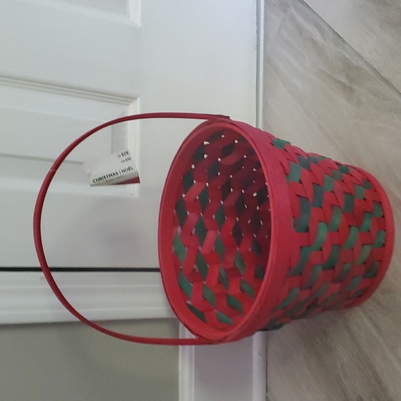 NWT Set Ashland Christmas Woven Wicker Basket with Adjustable Handle - Picture 3 of 10